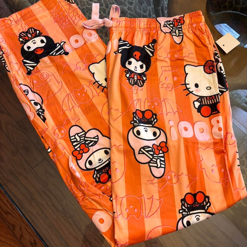 Women's large Sanrio and friends Hello Kitty Halloween Pajamas